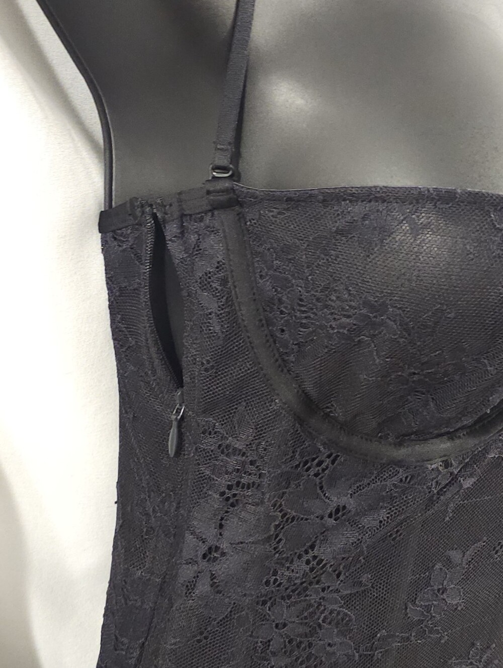 SKIMS Ultra Fine Lace Strapless Corset Long Dress DS-DRS-6472 Size MEDIUM - Picture 6 of 7